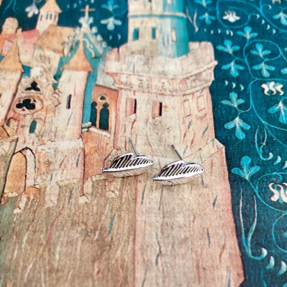 Jewelry - Leaf Stud Earrings